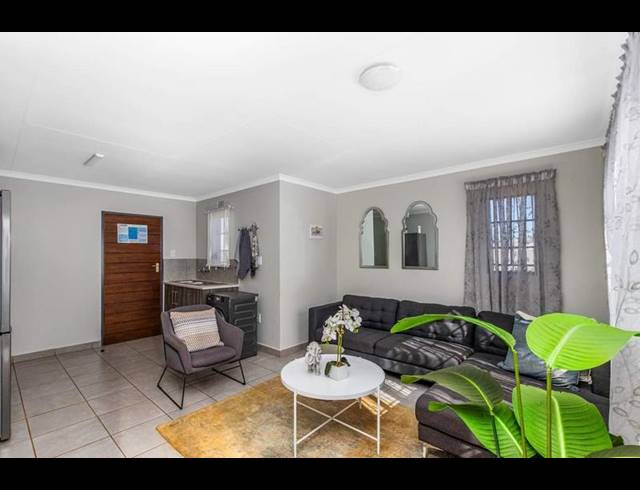 3 BEDROOM HOUSE FOR SALE IN COSMO CITY